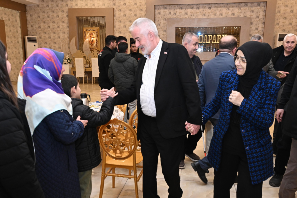 Sidre Mahallesi'nde 12 Yıllık Gelenek: Şükrü Başdeğirmen Çocuklarla İftarda Buluştu Isparta Belediye Baskani Sukru Basdegirmen Sidre Mahallesi Geleneksel Cocuk Iftarinda Miniklerle Bulustu5