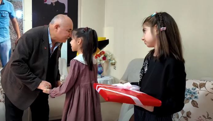 Isparta’da Vefa Rüzgarı: Öğrenciler Şehit Aileleri ve Emekli Öğretmenlerle Kucaklaştı