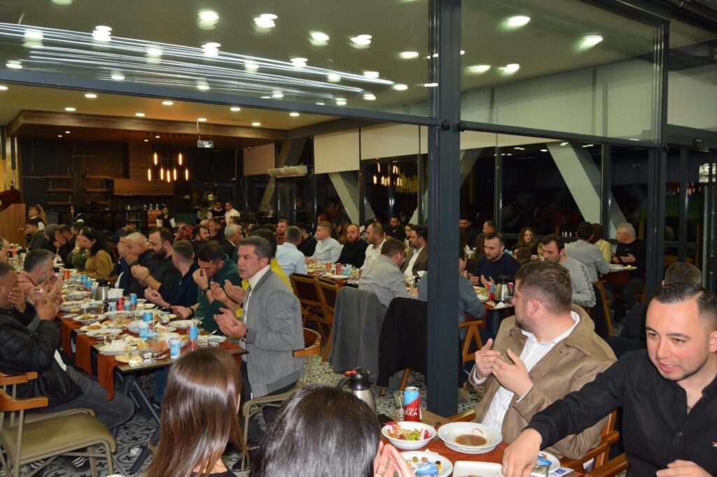 Başkan Ali Yüce Ev Sahipliği Yaptı: Kirazlıdere'de Birlik Sofrası Isparta Muteahhitler Birligi Iftar 4