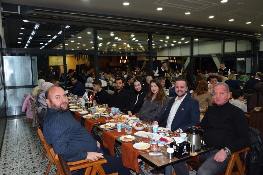 Başkan Ali Yüce Ev Sahipliği Yaptı: Kirazlıdere'de Birlik Sofrası Isparta Muteahhitler Birligi Iftar 5