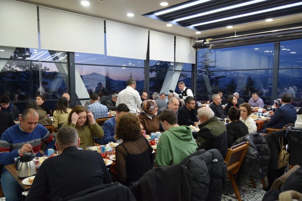 Başkan Ali Yüce Ev Sahipliği Yaptı: Kirazlıdere'de Birlik Sofrası Isparta Muteahhitler Birligi Iftar 7
