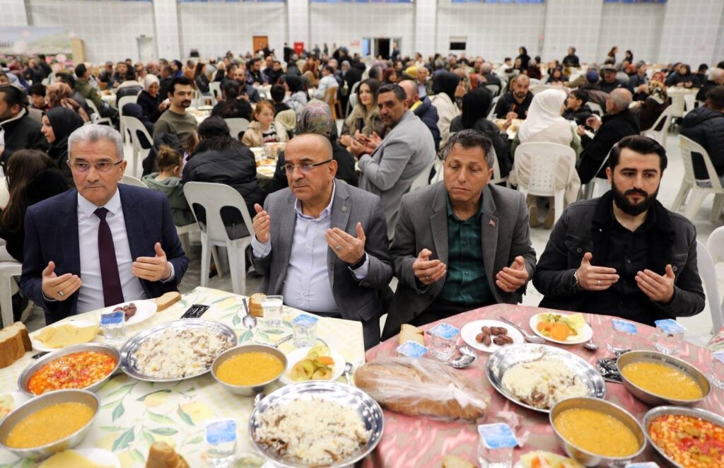 Sebzeciler Odası’nın Yeni Yönetiminden İlk İftar: Gökkubbe’de Manevi Buluşma Isparta Sebzeciler 7