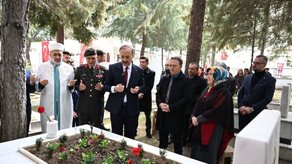Vali Erin'den Şehit Ailelerine Başsağlığı: "Emanetlerine Sahip Çıkmak Boynumuzun Borcu" Isparta Sehitler Ziyareti Vali3