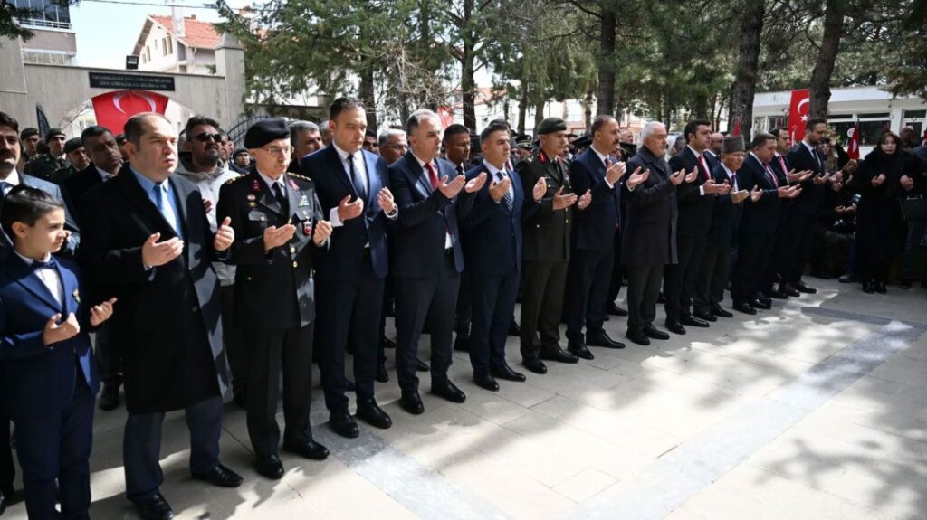 Vali Erin'den Şehit Ailelerine Başsağlığı: "Emanetlerine Sahip Çıkmak Boynumuzun Borcu" Isparta Sehitler Ziyareti Vali4