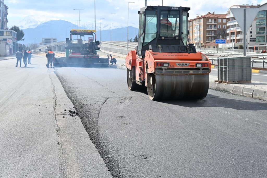Isparta Belediyesi Durmuyor: Yeni Otogar Önü Sıcak Asfalta Kavuşuyor Ispartada Ulasim Devrimi 2
