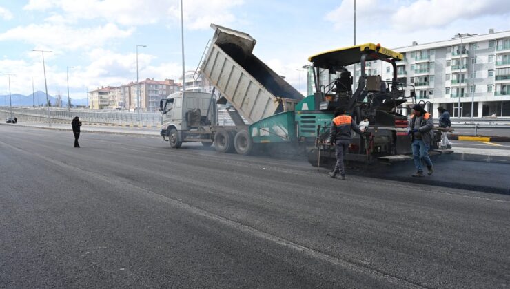 Isparta Belediyesi Durmuyor: Yeni Otogar Önü Sıcak Asfalta Kavuşuyor