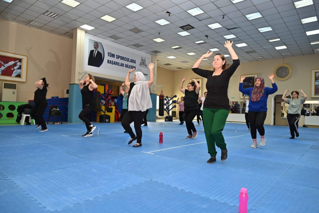 Başkan Şükrü Başdeğirmen'den Kadınlara Spor Desteği: Zumba Kursları Yoğun İlgi Görüyor Kadinlar Zubma