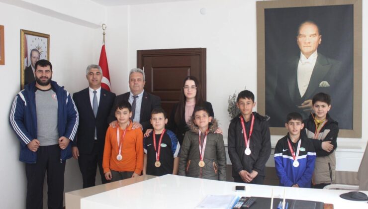 Senirkent’in Şampiyon Pehlivanları Kaymakam Seda Gür’ün Konuğu Oldu