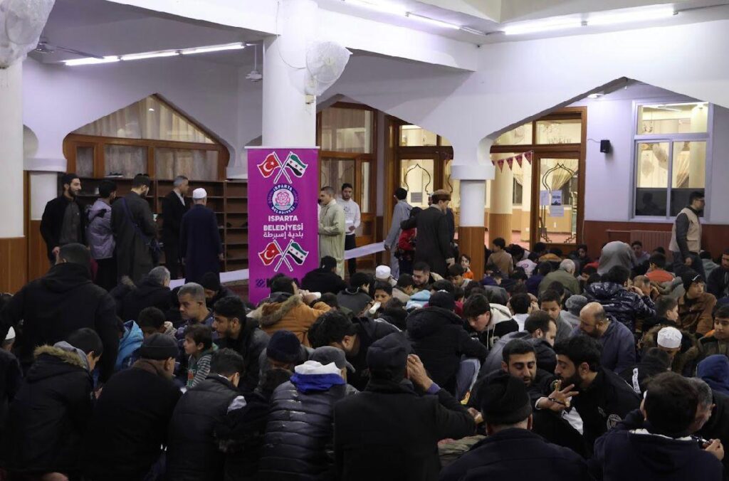 Beşir Camii'nde Kardeşlik Sofrası: Isparta Belediyesi Şam Kırsalında Ramazan Dayanismasi Isparta Belediyesi Sam2