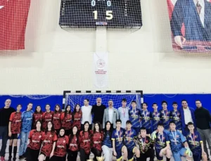 Parkenin Kralı Değişmedi: Yahya Kemal Beyatlı Ortaokulu İkinci Kez Şampiyon