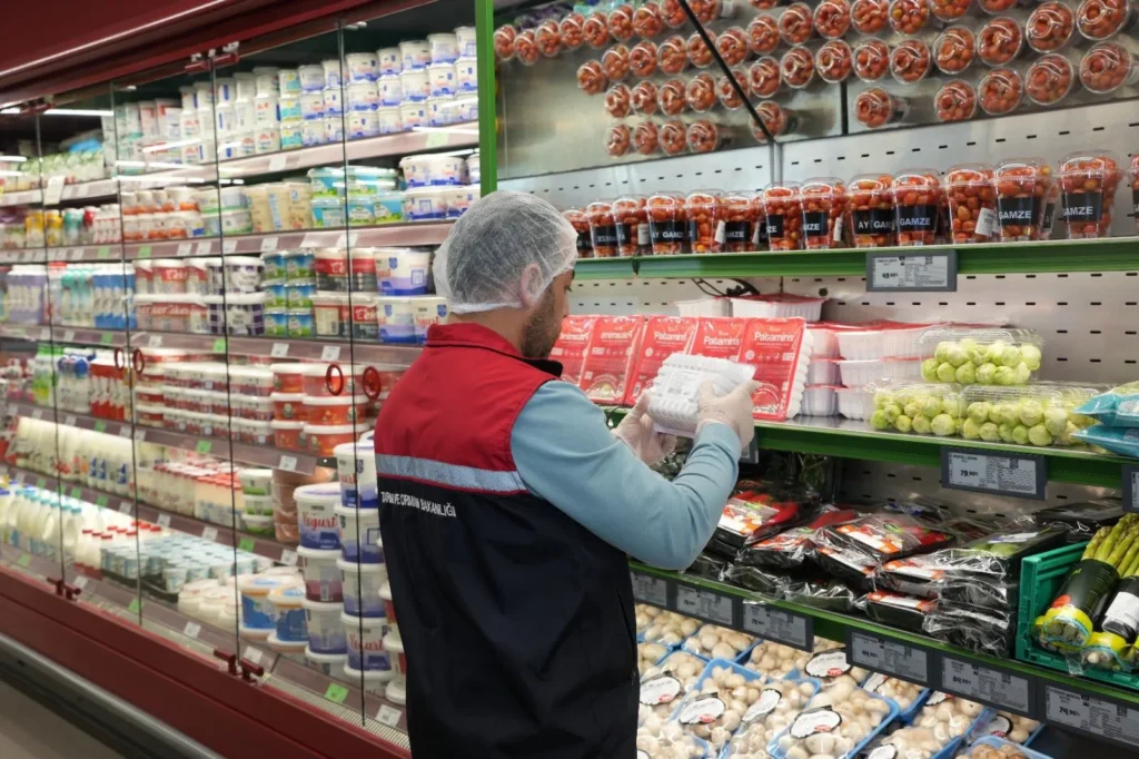 Isparta'da Ramazan Mesaisi: Tarım Ekipleri 693 İşletmeyi Denetledi Halk Sağlığını Tehdit Eden 6 İşletmeye Cezai İşlem Uygulandı Tarim Orman Bolge Mudurlugu Isparta Ceza2