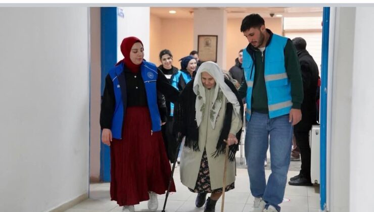 Uluborlu’da Gönül Köprüsü: Üniversiteliler ve Huzurevi Sakinleri İftarda Buluştu