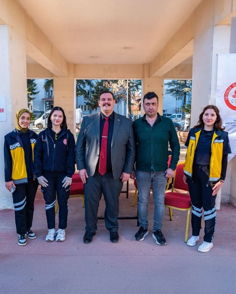 Yalvaç’ta Sağlık Farkındalığı: Meydanda Tansiyon ve Şeker Ölçümü Yalvacta Ucretsiz Saglik Taramasi 4