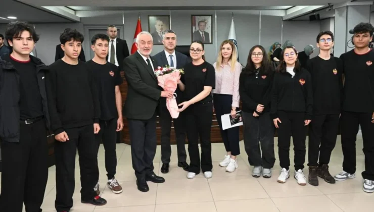 Aslı Derbent Özkan Isparta Anadolu Lisesi Heyeti Belediye Meclisi’nde Ağırlandı