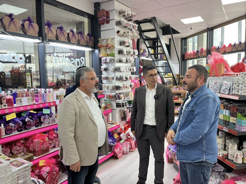 CHP Isparta Milletvekili Hikmet Yalım Halıcı Otogar Esnafının ve Yolcuların Sorunlarını Dinledi CHP Heyeti Isparta Sehirlerarasi Otobus Terminalinde Esnaf ve Vatandasla Bulustu2