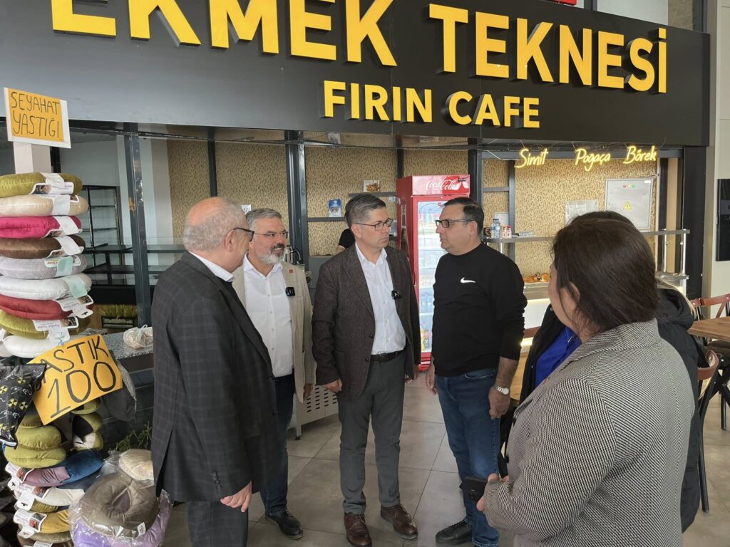 CHP Isparta Milletvekili Hikmet Yalım Halıcı Otogar Esnafının ve Yolcuların Sorunlarını Dinledi CHP Heyeti Isparta Sehirlerarasi Otobus Terminalinde Esnaf ve Vatandasla Bulustu8