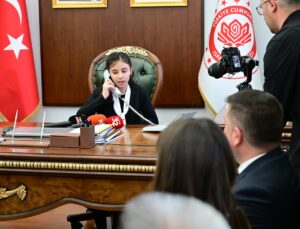 Isparta Valisi Erin 23 Nisan’da Makamını Küçük Valisine Devretti