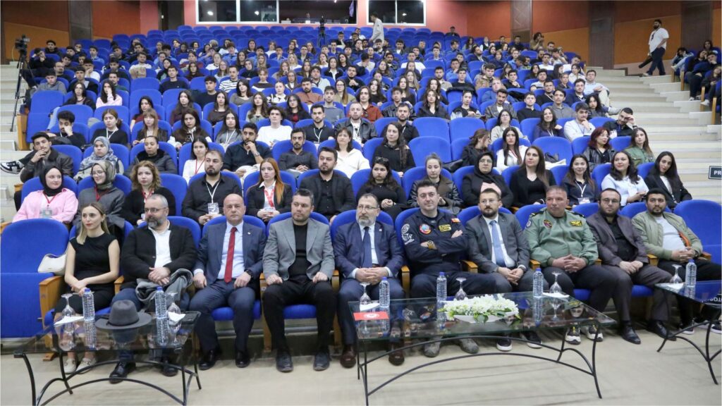 HÜRKUŞ’un İlk Deneysel Test Pilotu Murat Özpala SDÜ’lü Öğrencilerle Buluştu Hurkus Murat