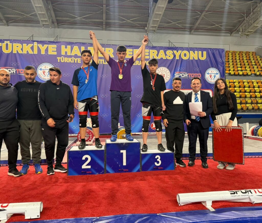 Isparta Halterde Zirvede: Üç Türkiye Şampiyonluğu Birden Isparta Halter3