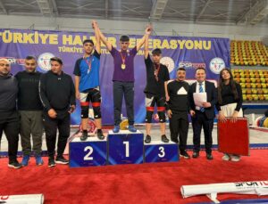 Isparta Halterde Zirvede: Üç Türkiye Şampiyonluğu Birden