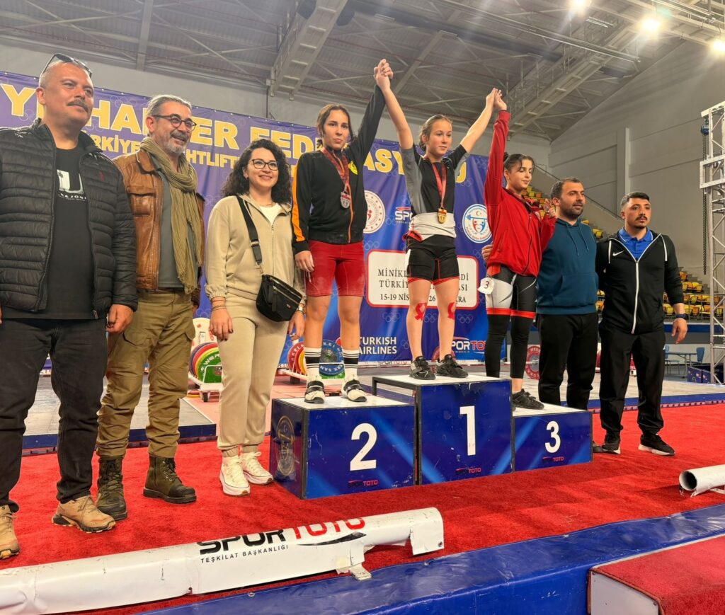 Isparta Halterde Zirvede: Üç Türkiye Şampiyonluğu Birden Isparta Halter4