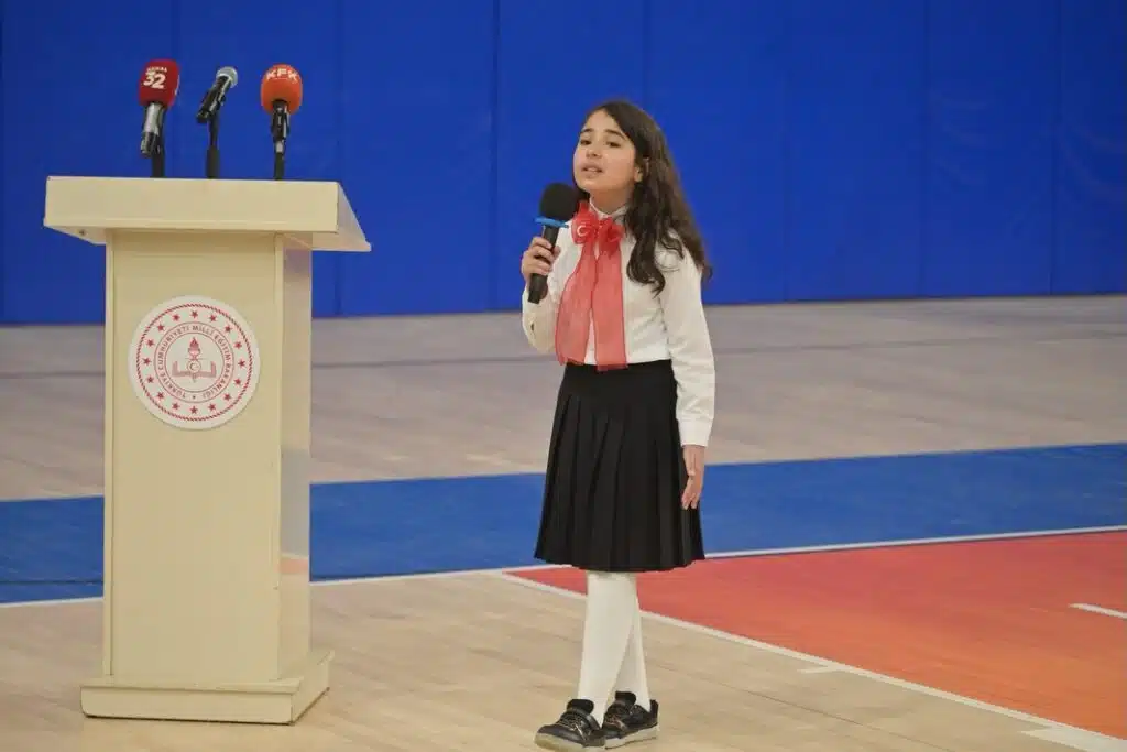 Isparta’da 23 Nisan Coşkusu Yine Her Zaman ki Gibi Işıkkent Spor Salonu’ndan Taştı Ispartada 23 Nisan Gururu Isikkent Spor Salonunda Gorkemli Kutlama9