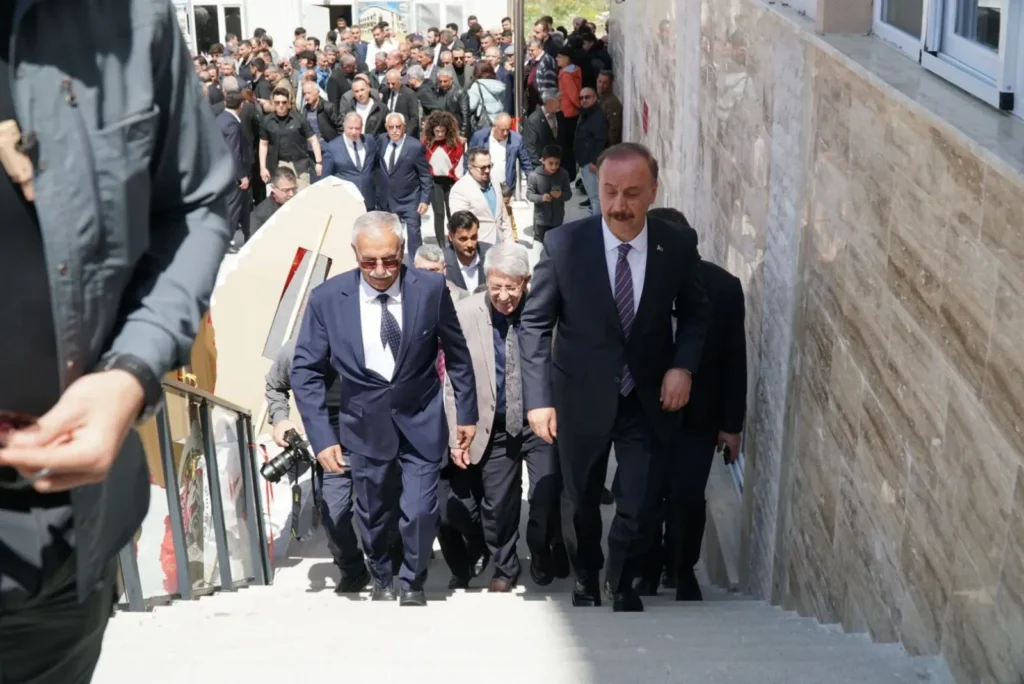 Türkiye’nin En Büyüklerinden Biri Isparta’da Açıldı: BEKDER Taziye Evi Ispartada Dev Kompleks Acildi BEKDER Taziye Evi ve Camii Hizmete Girdi3