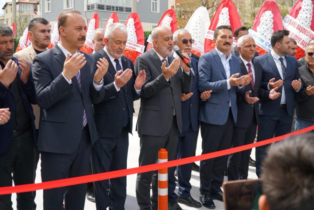 Türkiye’nin En Büyüklerinden Biri Isparta’da Açıldı: BEKDER Taziye Evi Ispartada Dev Kompleks Acildi BEKDER Taziye Evi ve Camii Hizmete Girdi4