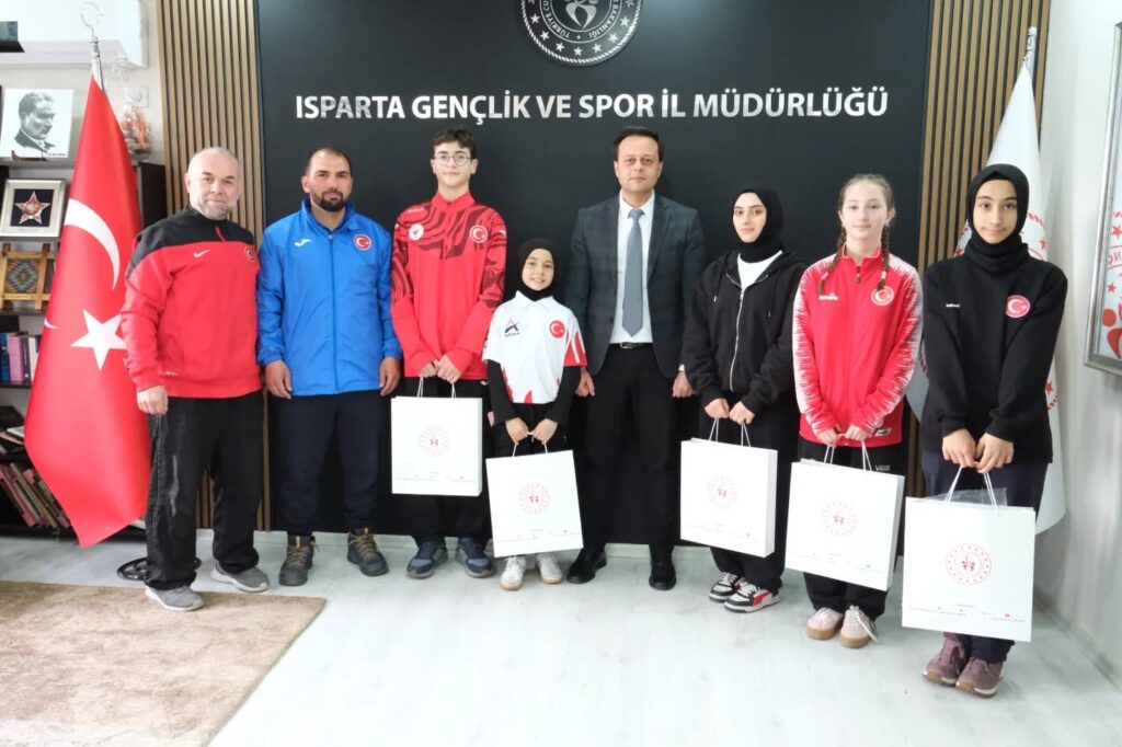 Murat Çağrı Kaya Şampiyon Tekvandocuları Makamında Ağırladı Murat Cagri Kaya Sampiyon Tekvandoculari Makaminda Agirladi