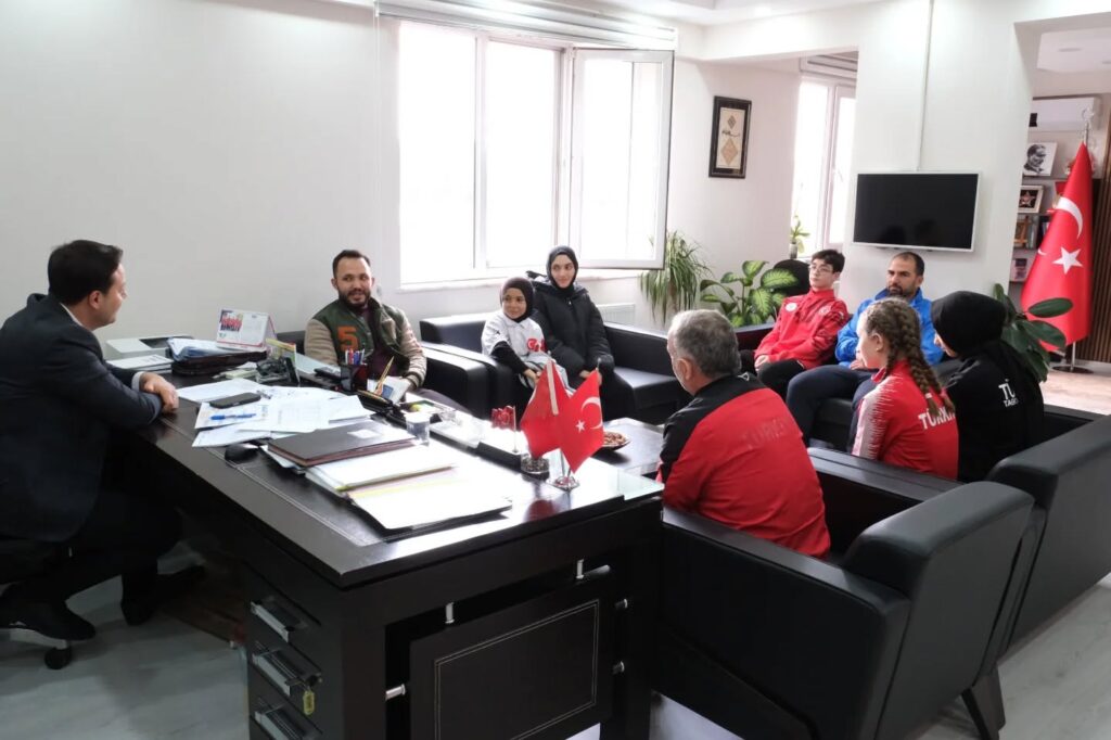 Murat Çağrı Kaya Şampiyon Tekvandocuları Makamında Ağırladı Murat Cagri Kaya Sampiyon Tekvandoculari Makaminda Agirladi2