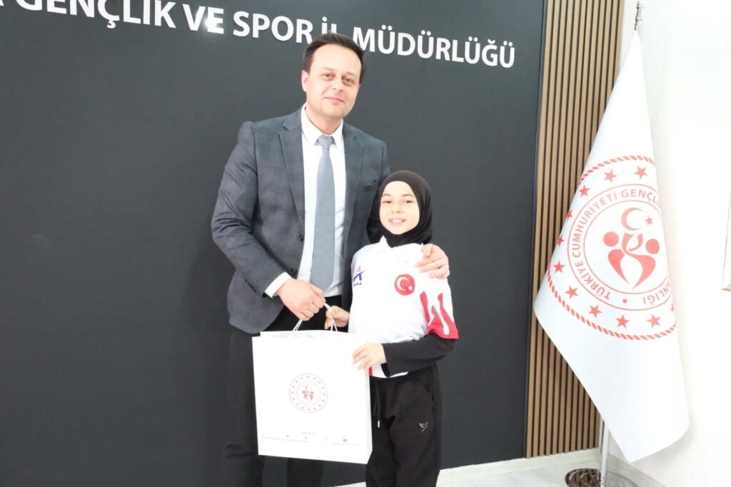 Murat Çağrı Kaya Şampiyon Tekvandocuları Makamında Ağırladı Murat Cagri Kaya Sampiyon Tekvandoculari Makaminda Agirladi4