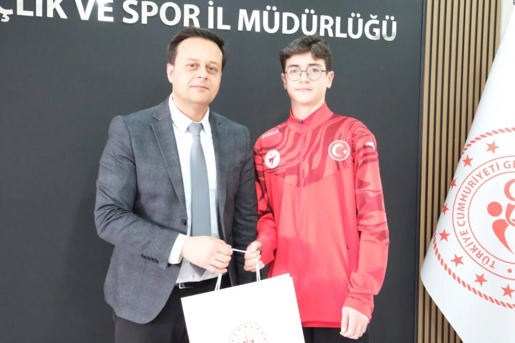 Murat Çağrı Kaya Şampiyon Tekvandocuları Makamında Ağırladı Murat Cagri Kaya Sampiyon Tekvandoculari Makaminda Agirladi5