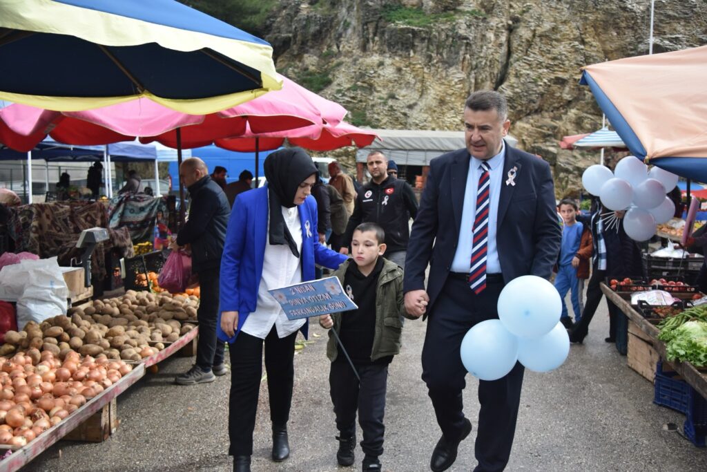 Eğirdir Belediye Başkanı Mustafa Özer’den Anlamlı Otizm Ziyareti Otizm farkindalik Egirdir 3