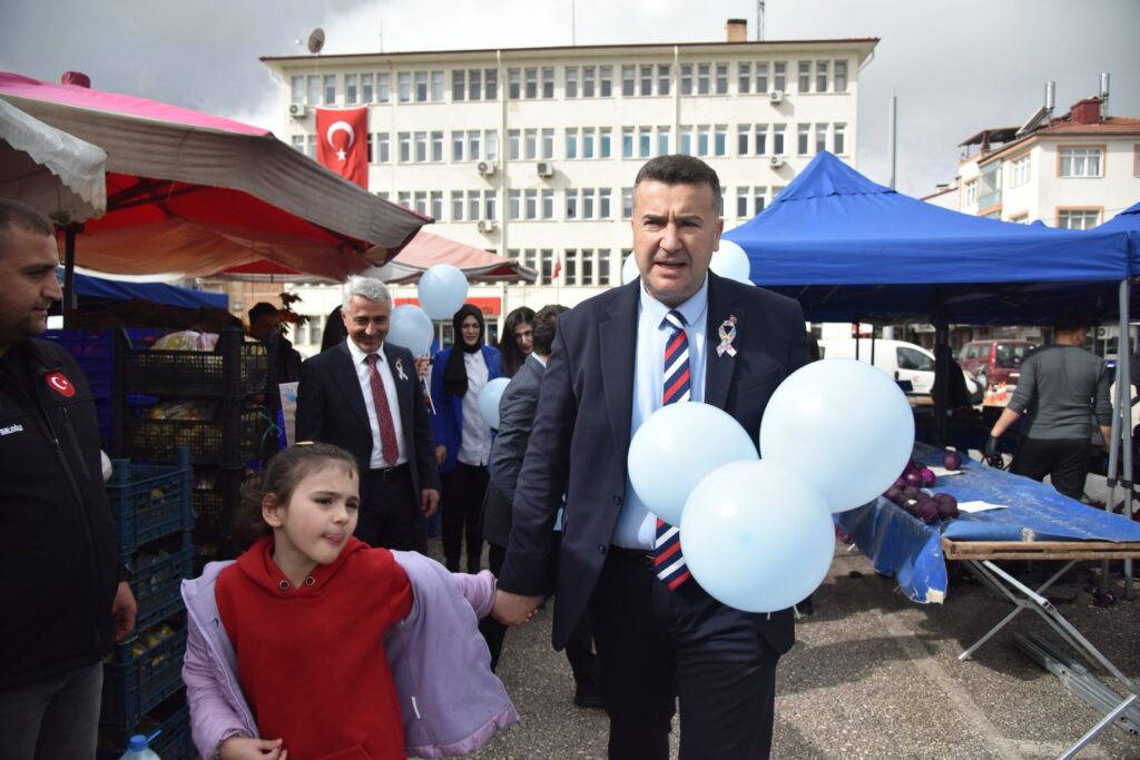 Eğirdir Belediye Başkanı Mustafa Özer’den Anlamlı Otizm Ziyareti Otizm farkindalik Egirdir 4