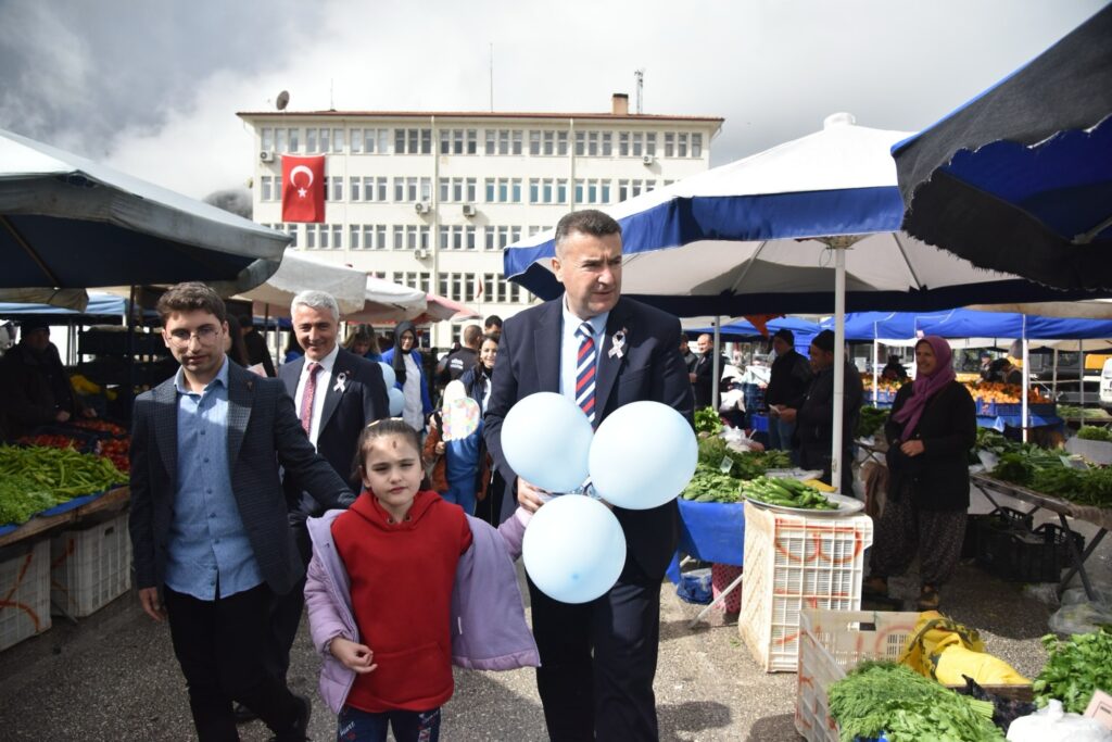 Eğirdir Belediye Başkanı Mustafa Özer’den Anlamlı Otizm Ziyareti Otizm farkindalik Egirdir 5