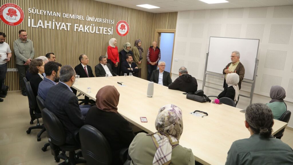 Türkiye’de Bir İlk: SDÜ İlahiyat Fakültesi Proje Ofisi Açıldı SDU Ilahiyat Fakultesinde Bir Ilk Turkiyenin En Modern Proje Ofisi Kapilarini Acti2
