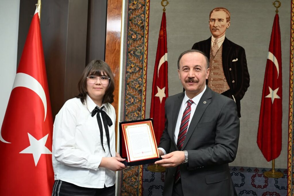 Vali Abdullah Erin Gençlerin Estetik ve Savunma Vizyonunu Ödüllendirdi SaveClip.App 658043414 18538965268070620 4084360509111452858 n