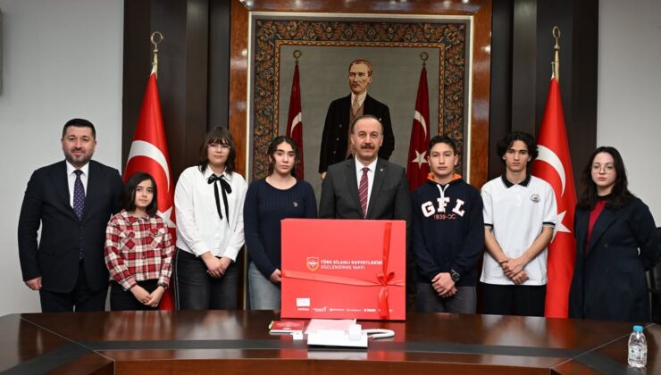 Vali Abdullah Erin Gençlerin Estetik ve Savunma Vizyonunu Ödüllendirdi