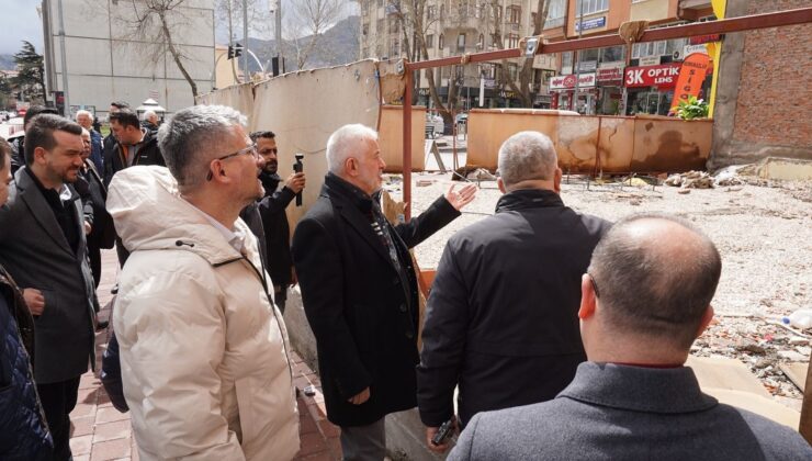 Isparta Belediye Başkanı Şükrü Başdeğirmen Cumhuriyet Caddesi’nde Yenileme Çalışmalarını İnceledi