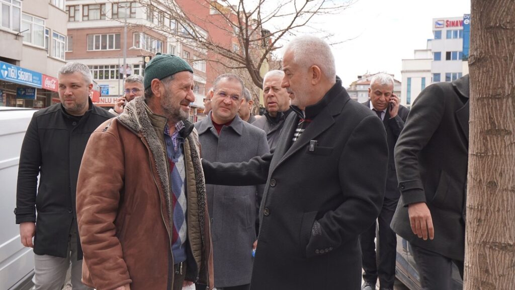 Isparta Belediye Başkanı Şükrü Başdeğirmen Cumhuriyet Caddesi'nde Yenileme Çalışmalarını İnceledi Sukru Basdegirmen Inceleme4