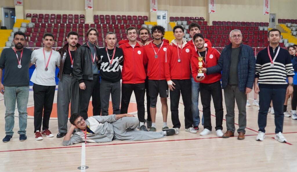 YURTLİG Voleybol Bölge Şampiyonası Isparta’da Kupa Töreniyle Bitti Yurtlig Isparta Musabaka4