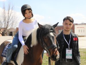 SDÜ’de Etnospor Festivali Heyecanı: Öğrenciler Geleneksel Oyunlarla Tanıştı