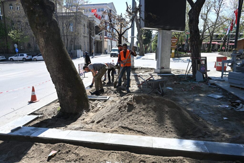 6 Mart Caddesi’nde Değişim Başladı: Isparta’nın Kaldırımları Modernleşiyor 6 Mart Calismasi 2