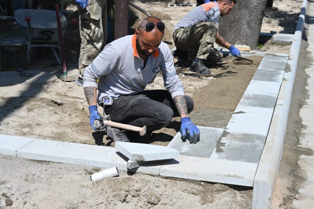 6 Mart Caddesi’nde Değişim Başladı: Isparta’nın Kaldırımları Modernleşiyor 6 Mart Calismasi 3