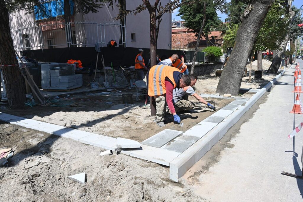 6 Mart Caddesi’nde Değişim Başladı: Isparta’nın Kaldırımları Modernleşiyor 6 Mart Calismasi 4