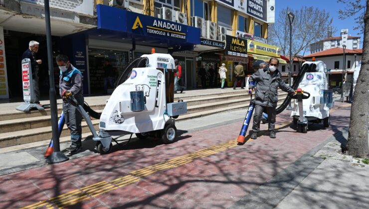 Isparta’nın Yeni Temizlik Neferleri: Akülü “Filler” Göreve Başladı