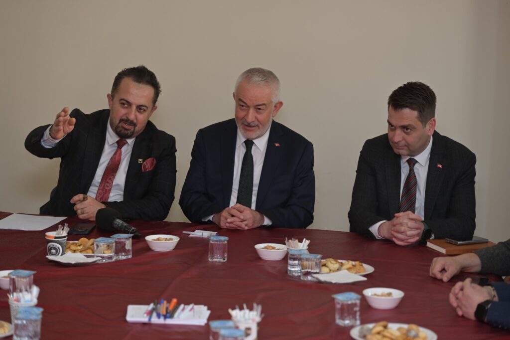 Başkan Başdeğirmen’den Mimarlar Odası’na Çıkarma: "Kentsel Dönüşüm Tek Çözüm" Mimarlar Odasi Baskan ve Baskan 3