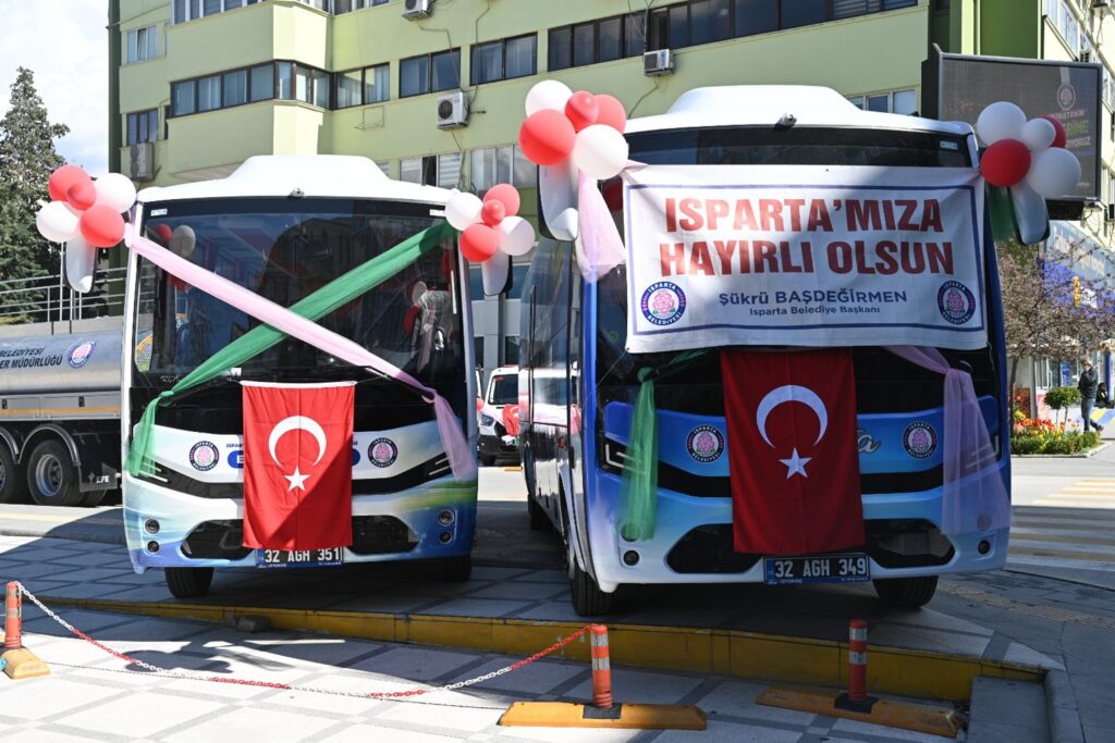 Isparta Belediyesi’nden Hizmet Atağı: Araç Filosu 13 Yeni Araçla Güçlendi arac1